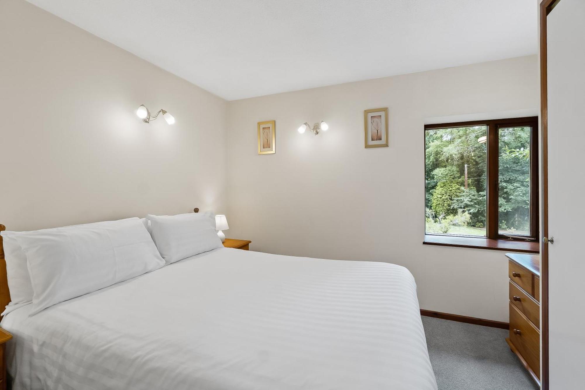 Crylla Valley Cottages - Access To Pool, Gym, Spa And More Saltash Room photo